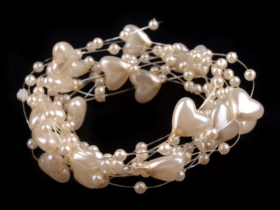 Жемчужинки с сердечками на леске, бежевые