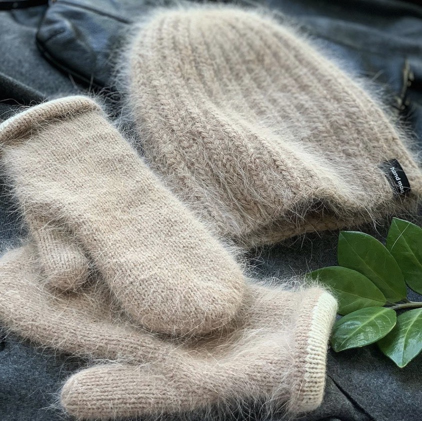 Пушистая бини + двойные варежки