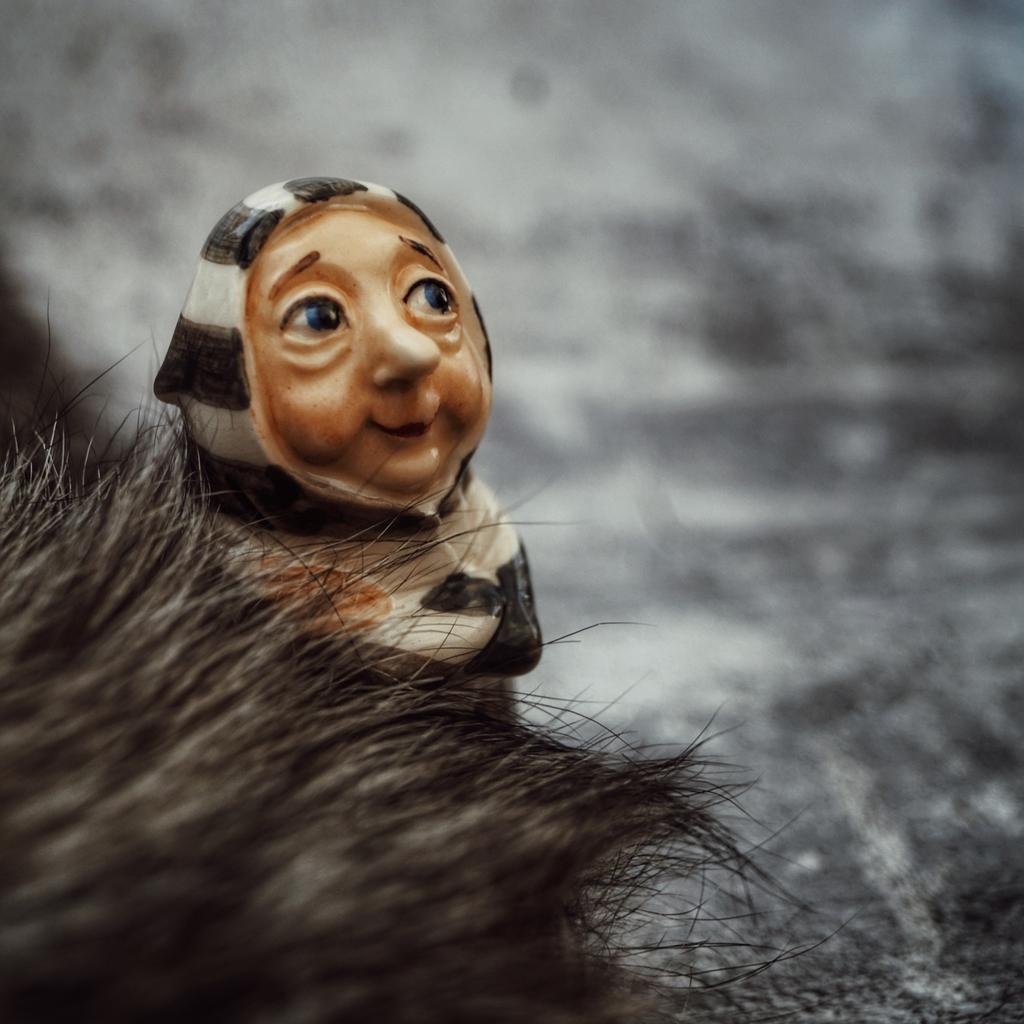 Елочная игрушка «Моль»