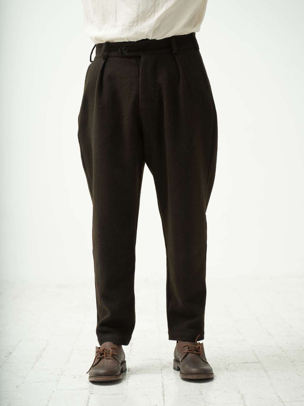 Dark brown basic trousers