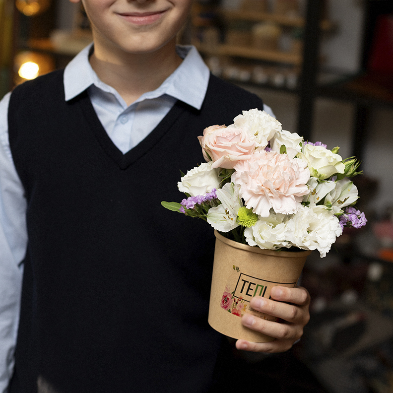 Композиция в крафтовом стакане "Комплимент"