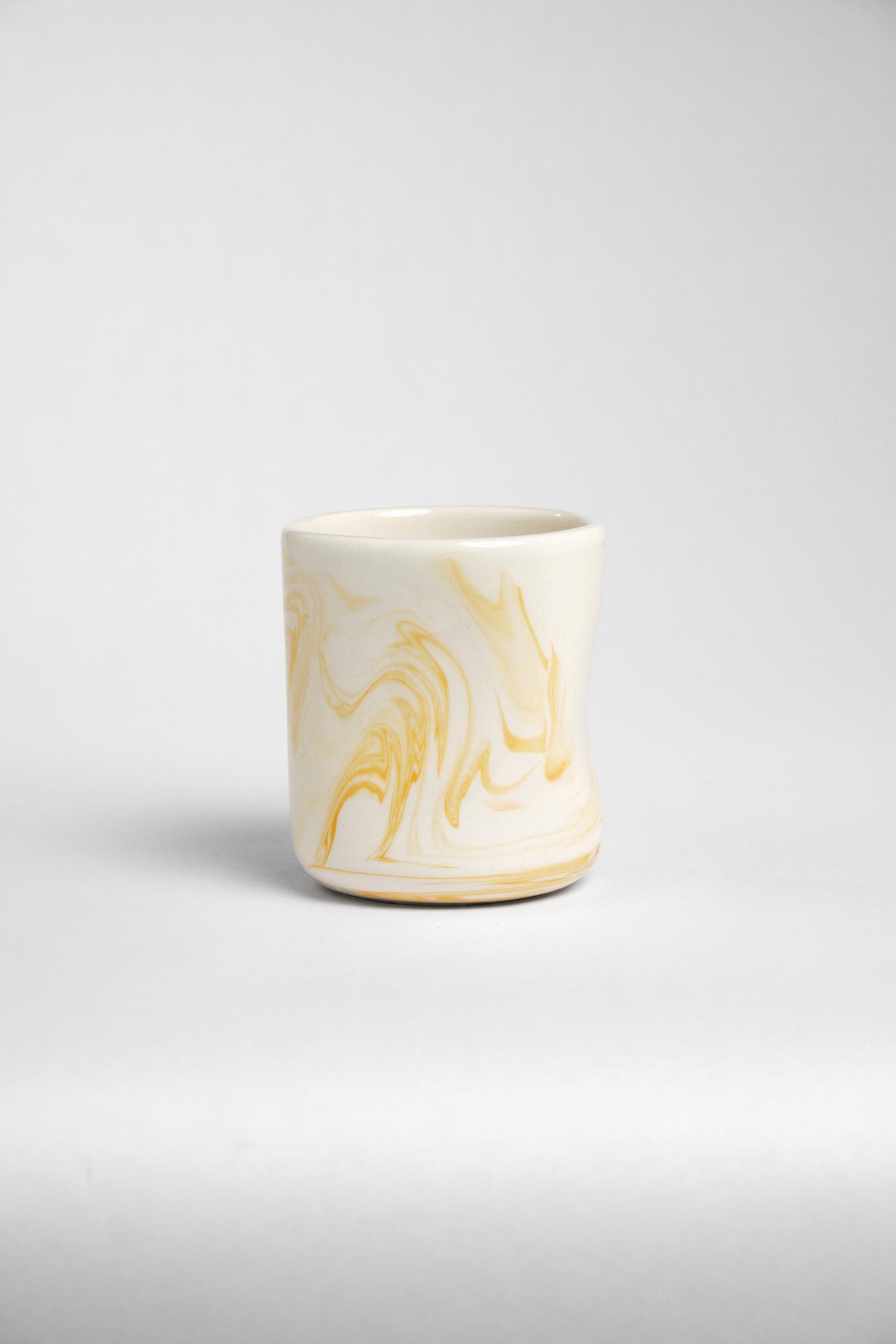 Стакан мятый бело-желтый 350 мл