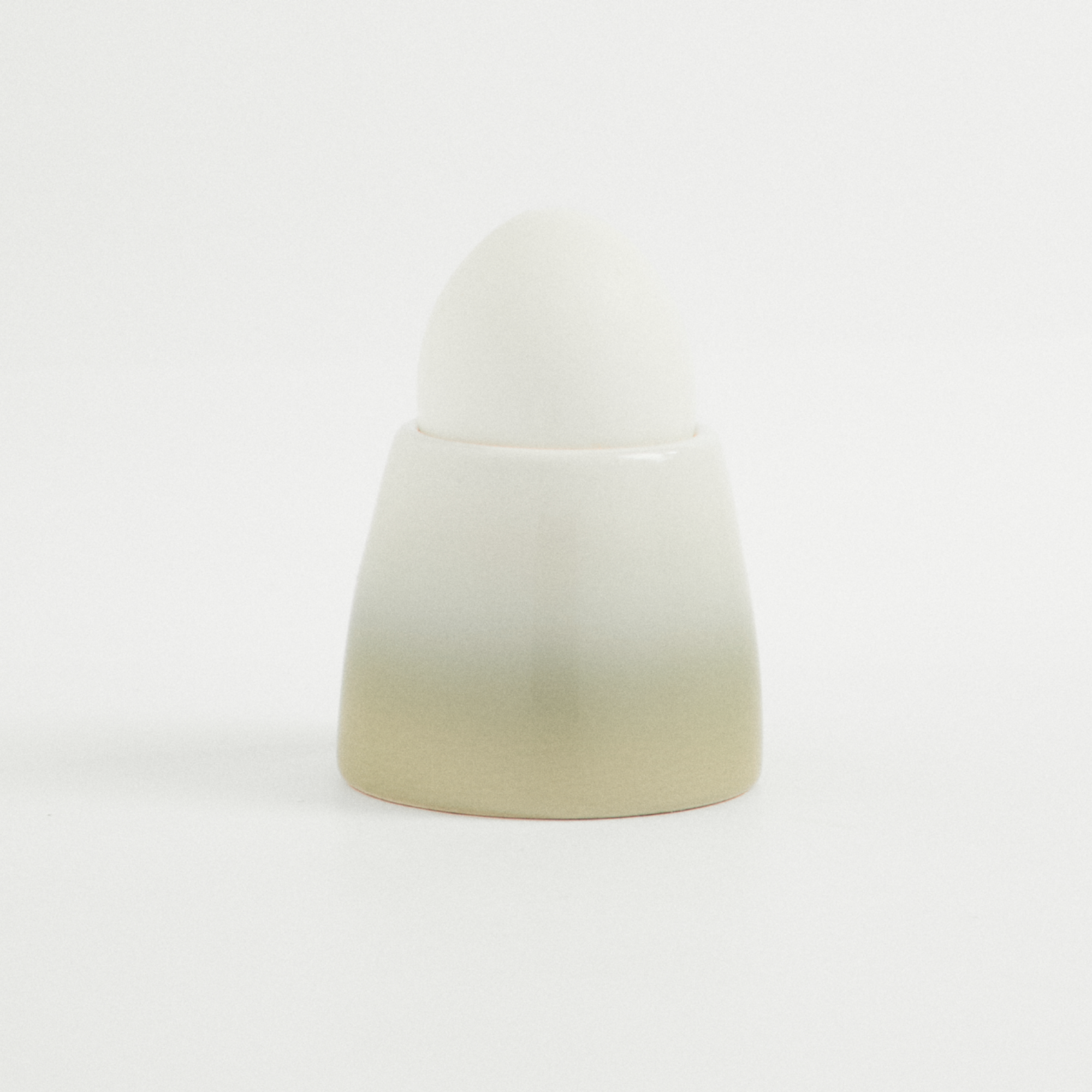 Подставка для яйца бело-гороховая омбре