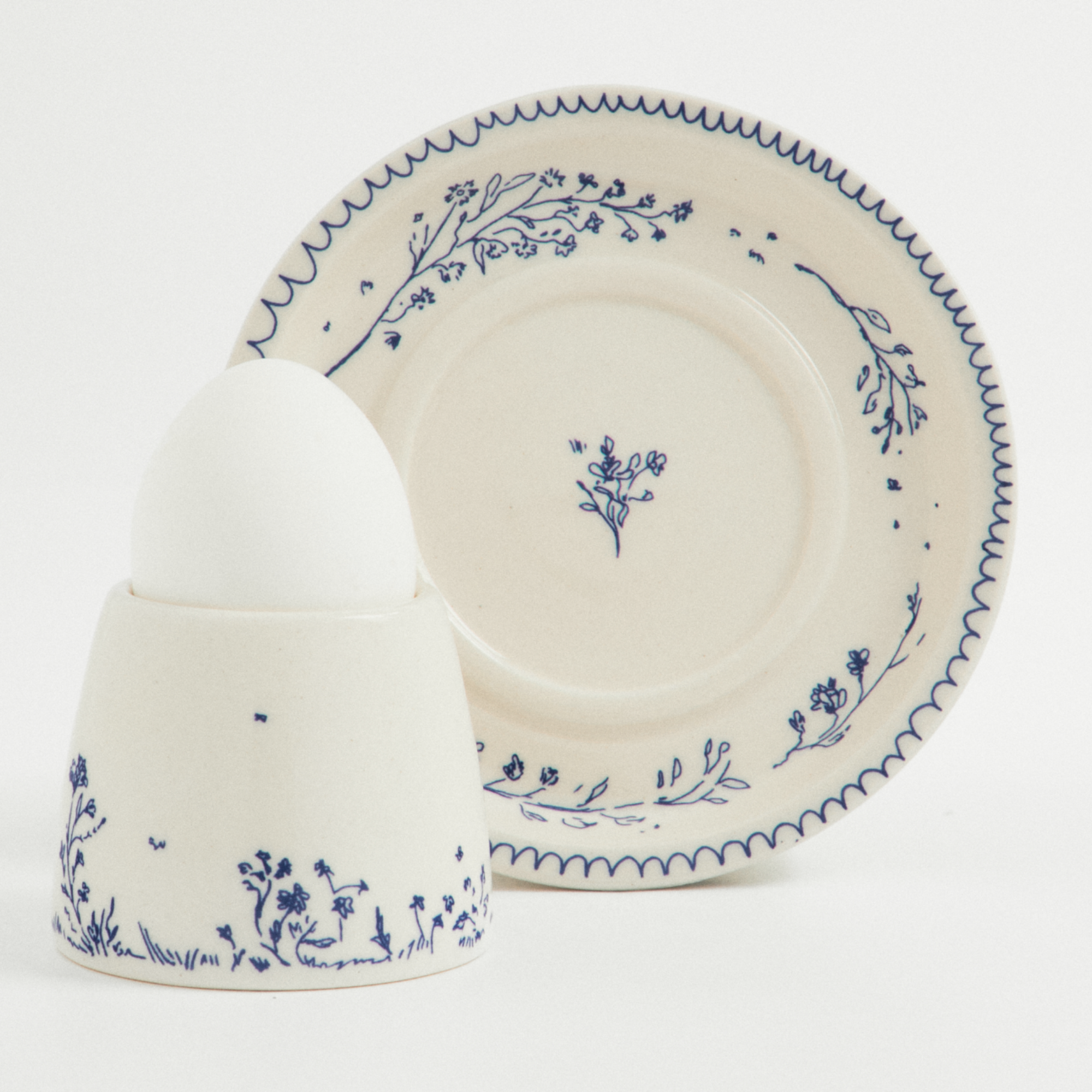 Набор блюдце 13см и подставка для яйца с синим орнаментом