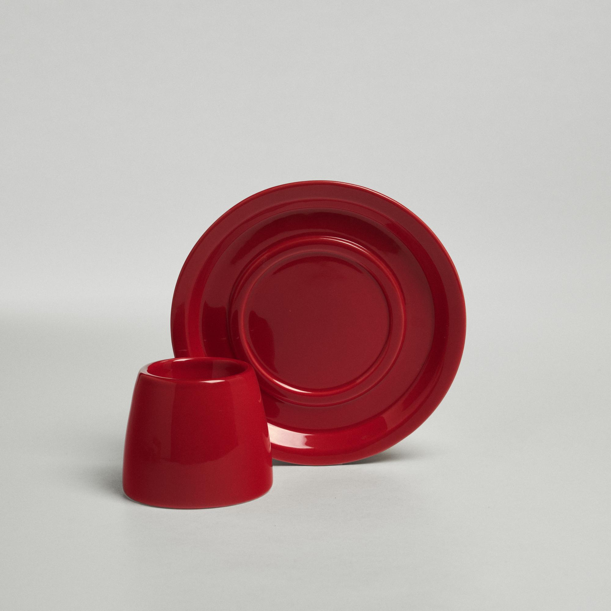 Набор: блюдце 13см и подставка для яйца красного цвета