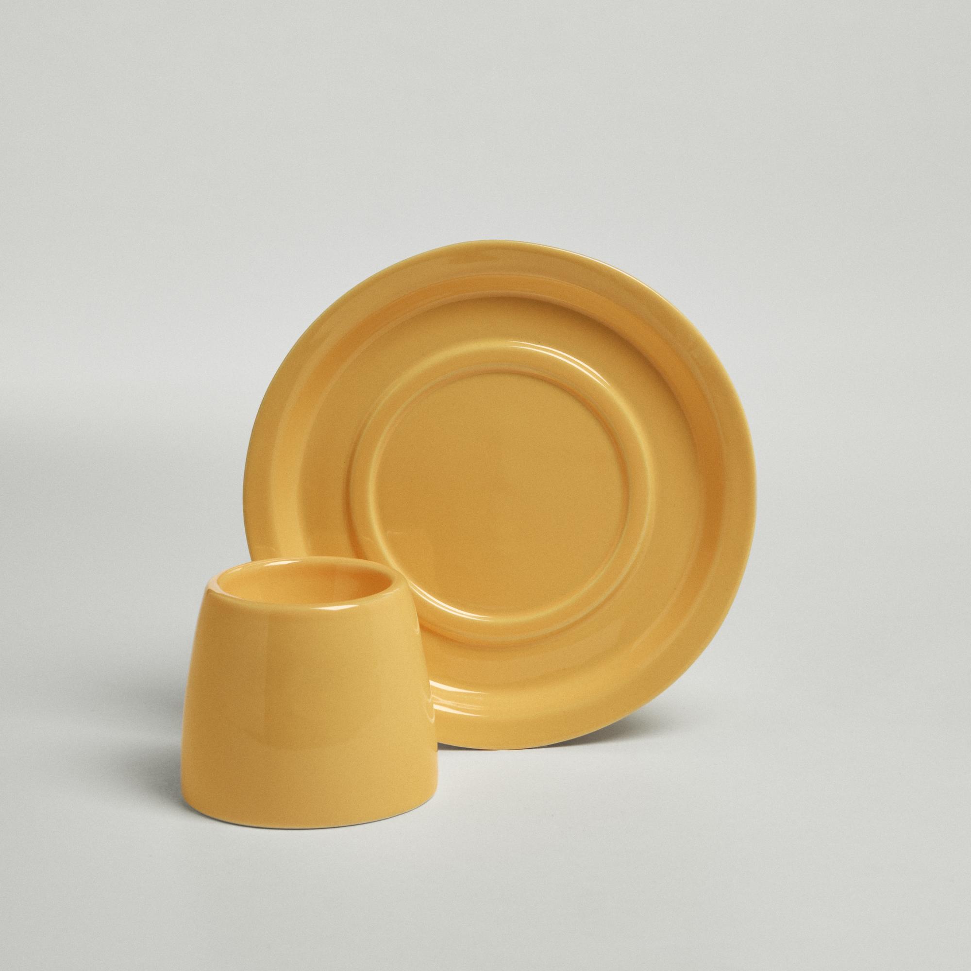 Набор: блюдце 13см и подставка для яйца желтого цвета