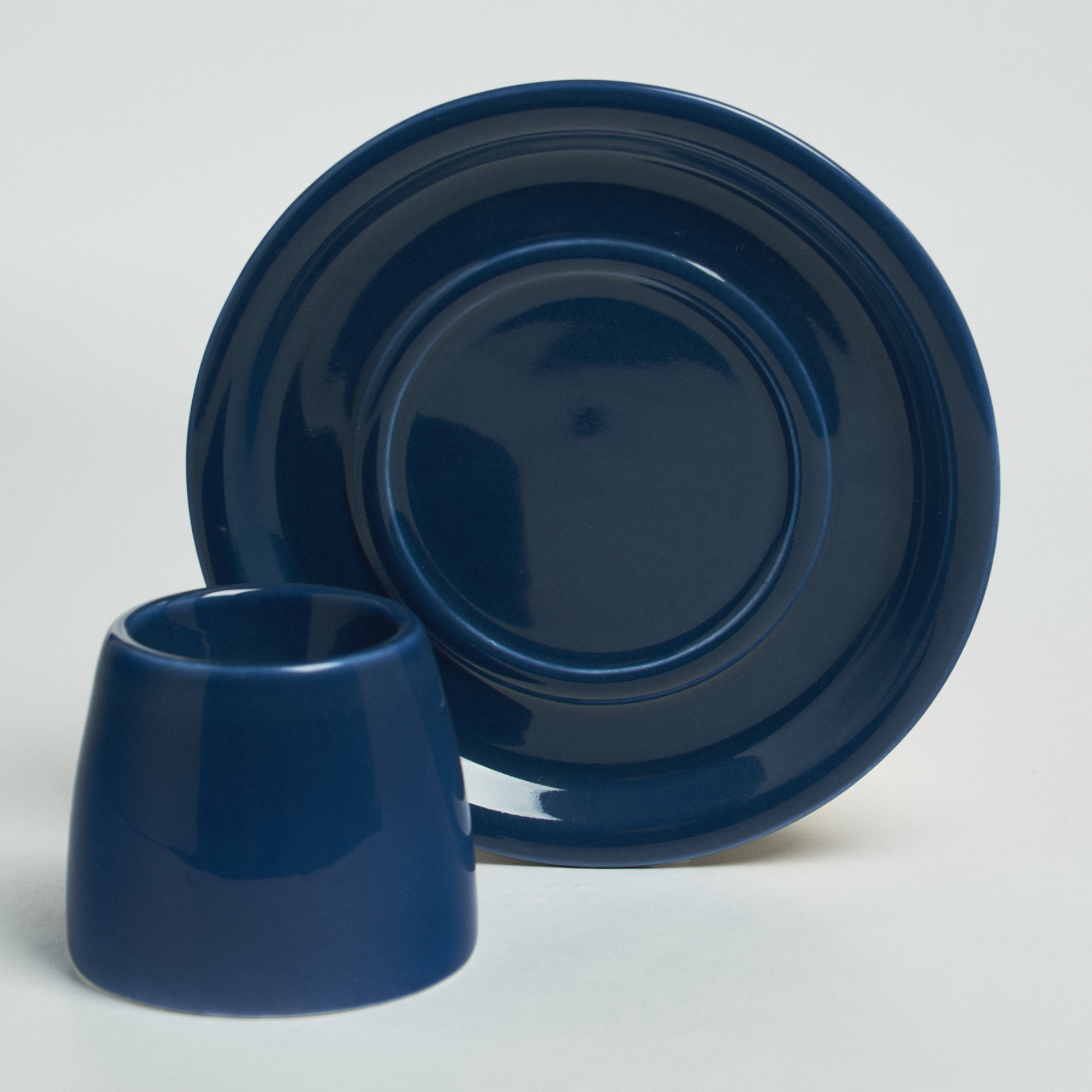 Набор: блюдце 13см и подставка для яйца синего цвета