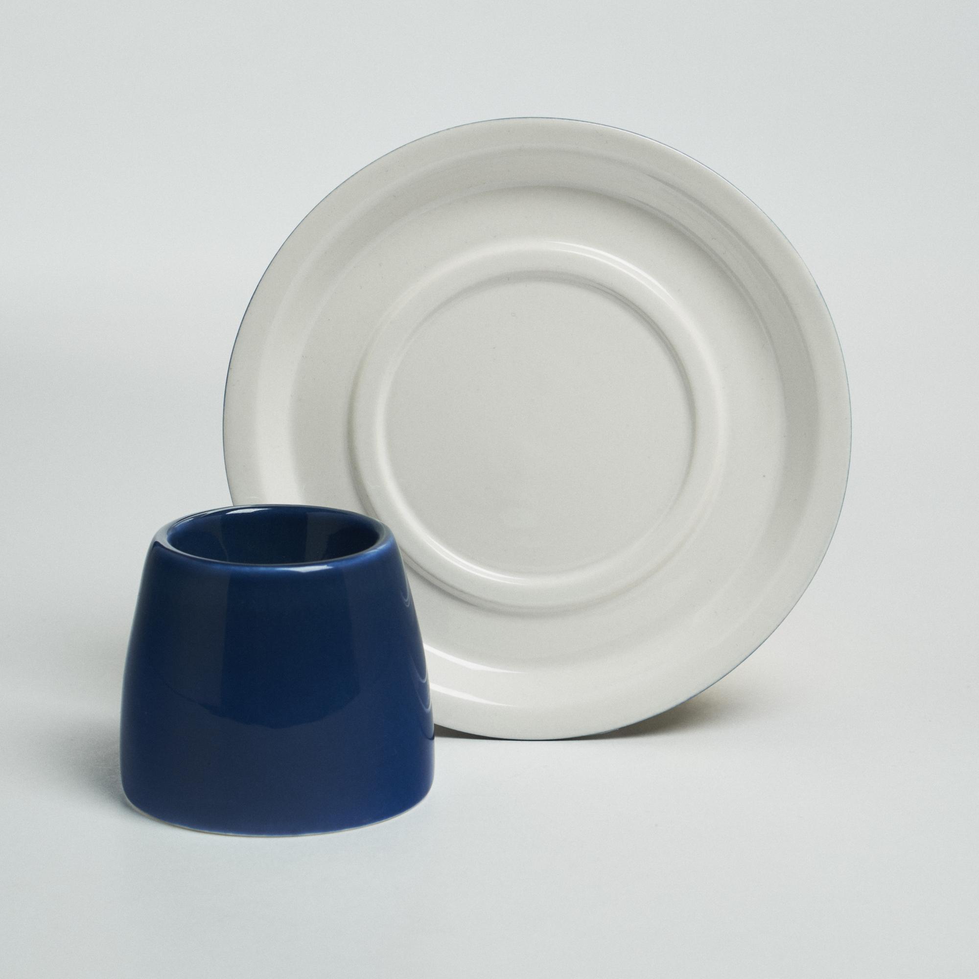 Набор: блюдце 13см и подставка для яйца синего и белого цветов