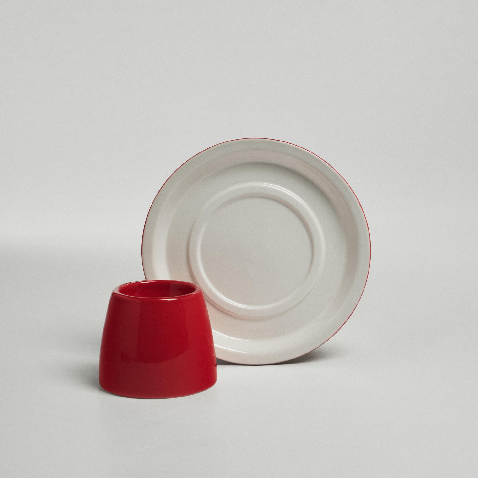 Набор: блюдце 13см и подставка для яйца красного и белого цветов