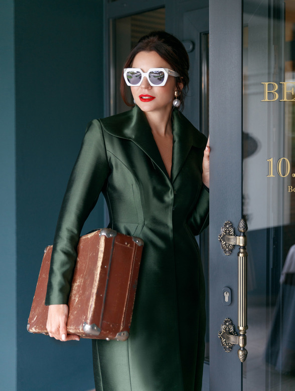 СИЛУЭТНОЕ ВЕЧЕРНЕЕ ПЛАТЬЕ-ПАЛЬТО ИЗ ЖАККАРДА