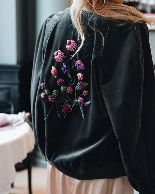 БОМБЕР ИЗ БАРХАТА С ДЕКОРАТИВНЫМИ ЭЛЕМЕНТАМИ