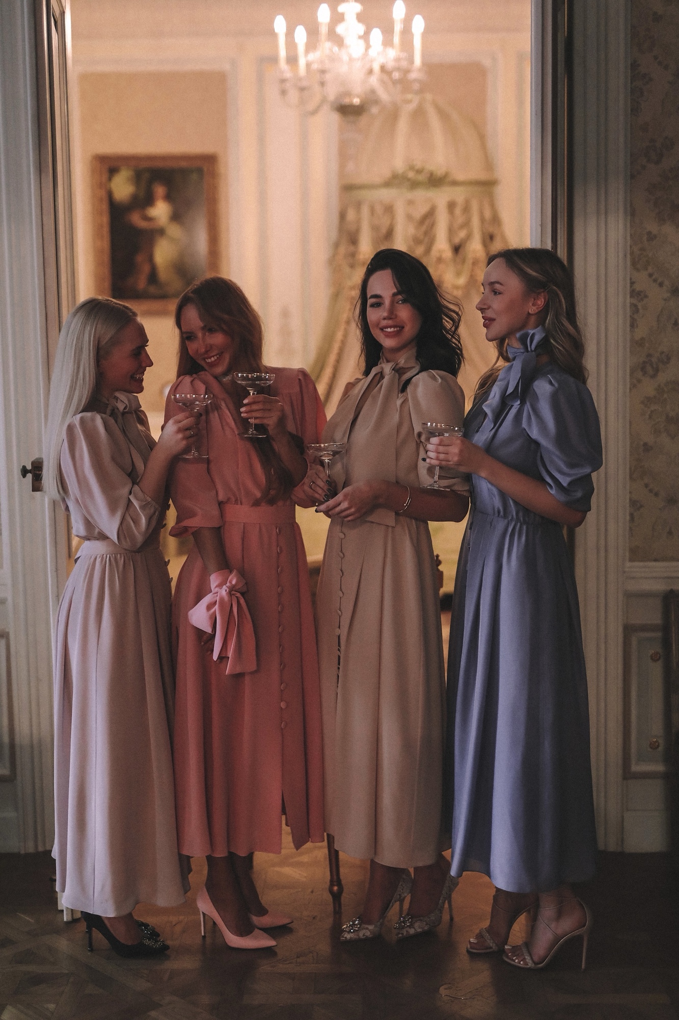 ШЕЛКОВОЕ ПЛАТЬЕ  С ШАРФИКОМ