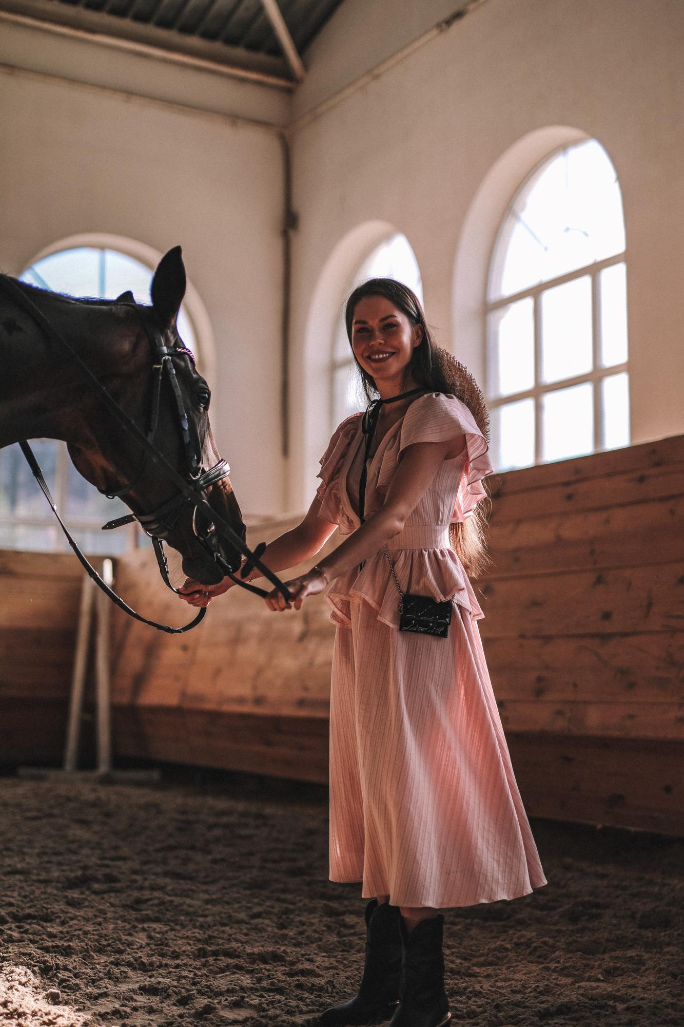 АЖУРНОЕ ПЛАТЬЕ С ОБОРКАМИ