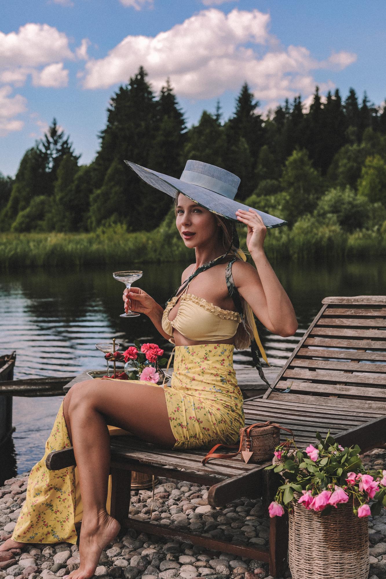 БРА НА ЗАВЯЗКАХ