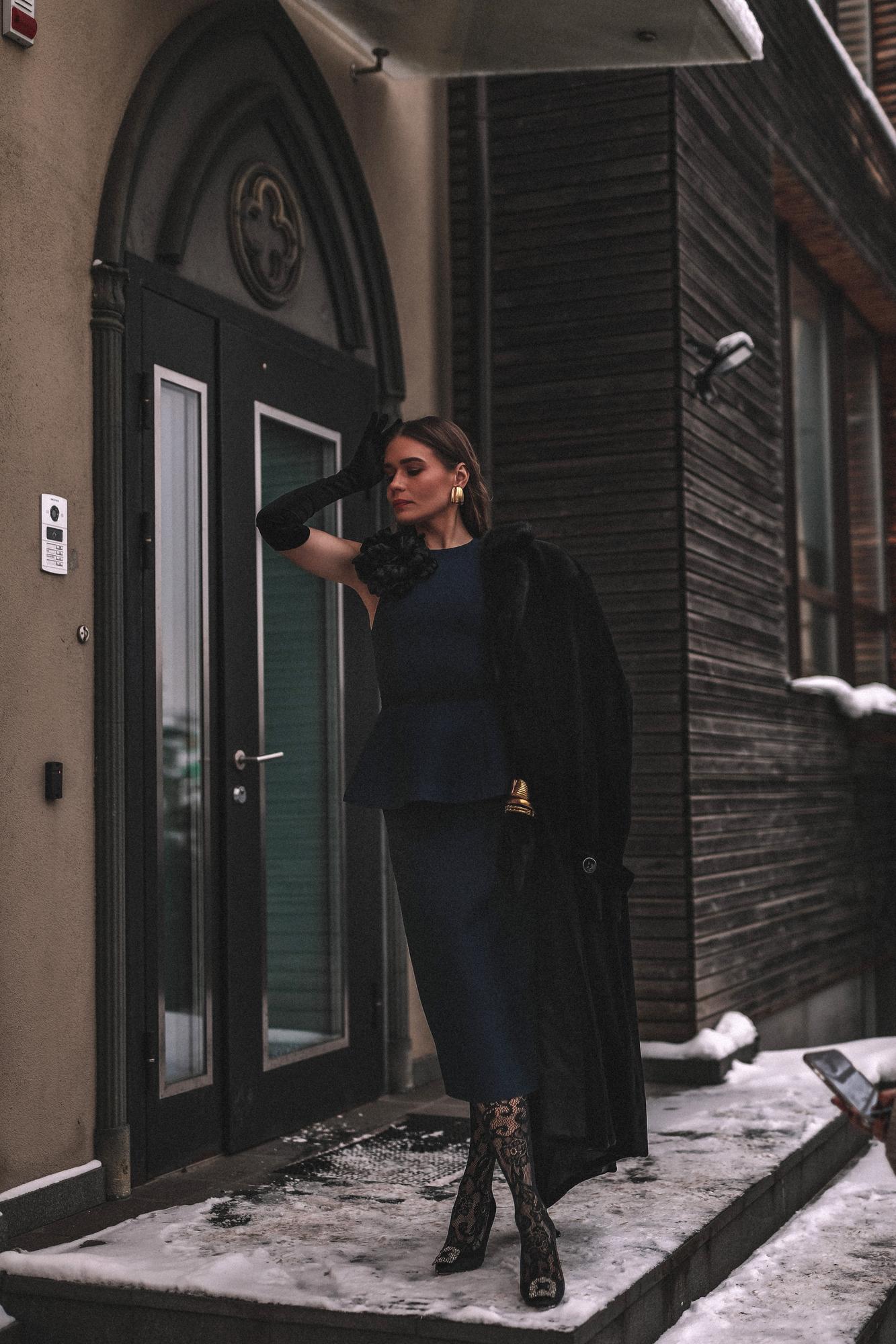 СИЛУЭТНОЕ ПЛАТЬЕ С АМЕРИКАНСКОЙ ПРОЙМОЙ