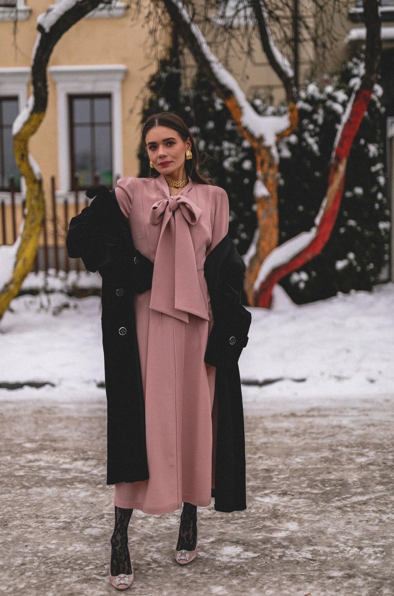 КРЕПОВОЕ ПЛАТЬЕ С ЗАСТРОЧКАМИ