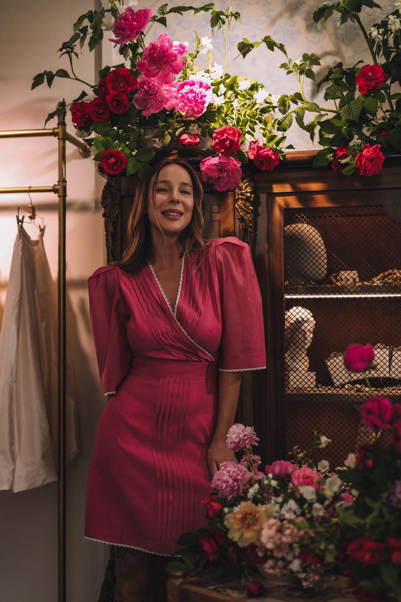 ПЛАТЬЕ С ЗАСТРОЧКАМИ ИЗ БАТИСТА