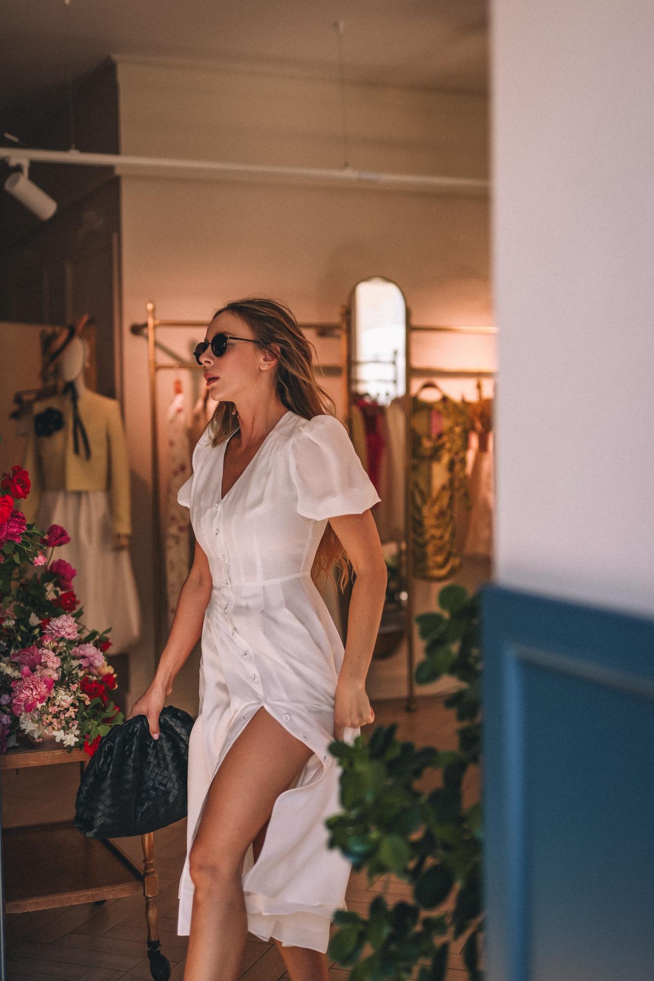 БЕЛОЕ ШЁЛКОВОЕ ПЛАТЬЕ НА ПУГОВИЧКАХ