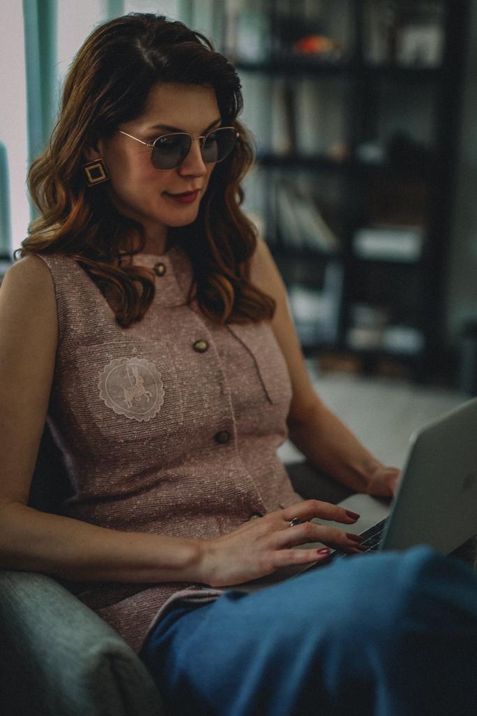 ПРИТАЛЕННЫЙ ЖИЛЕТ ИЗ ТВИДА