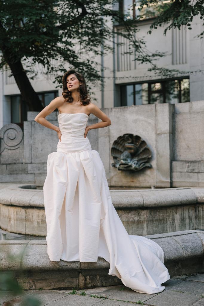 Платье из тафты