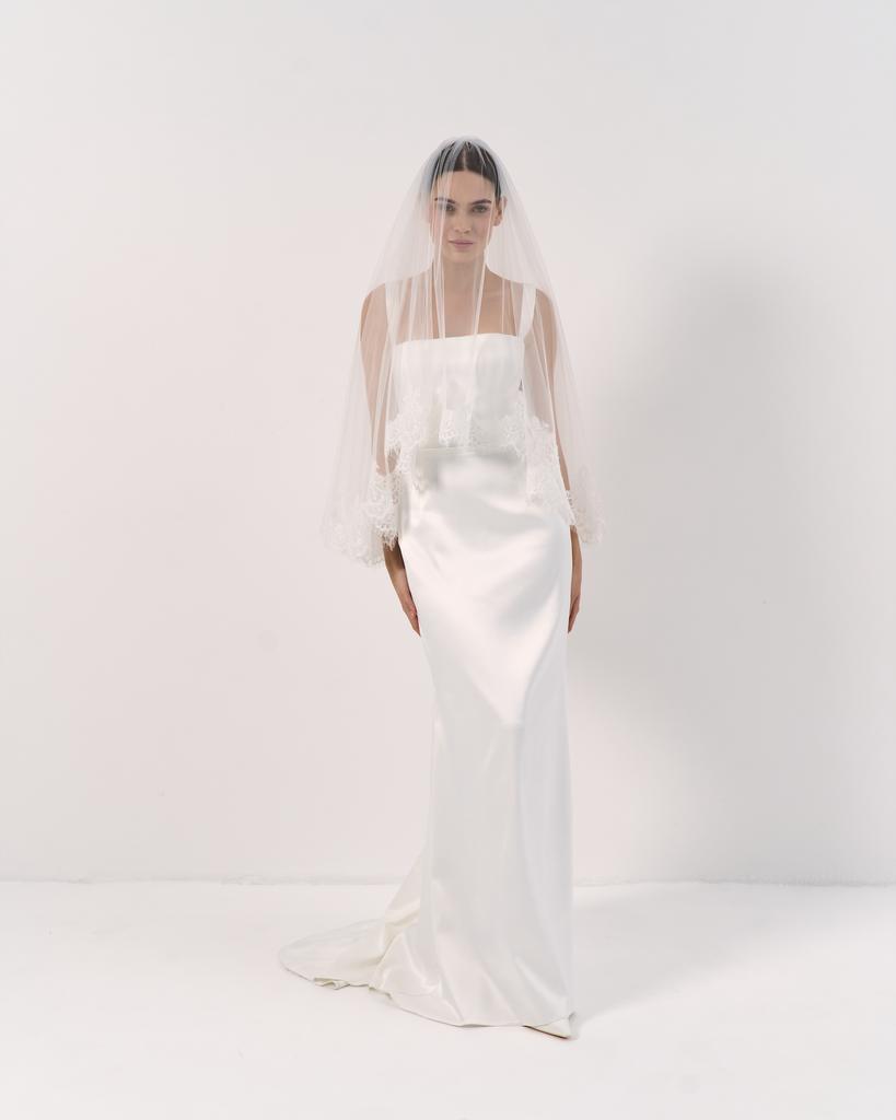 Фата перекидная короткая с кордовым кружевом