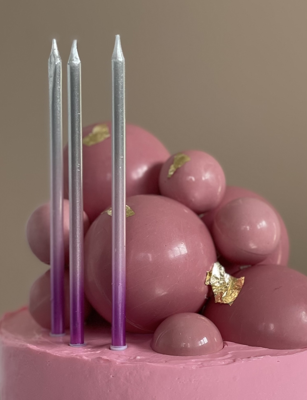 Оформление шоколадными сферами