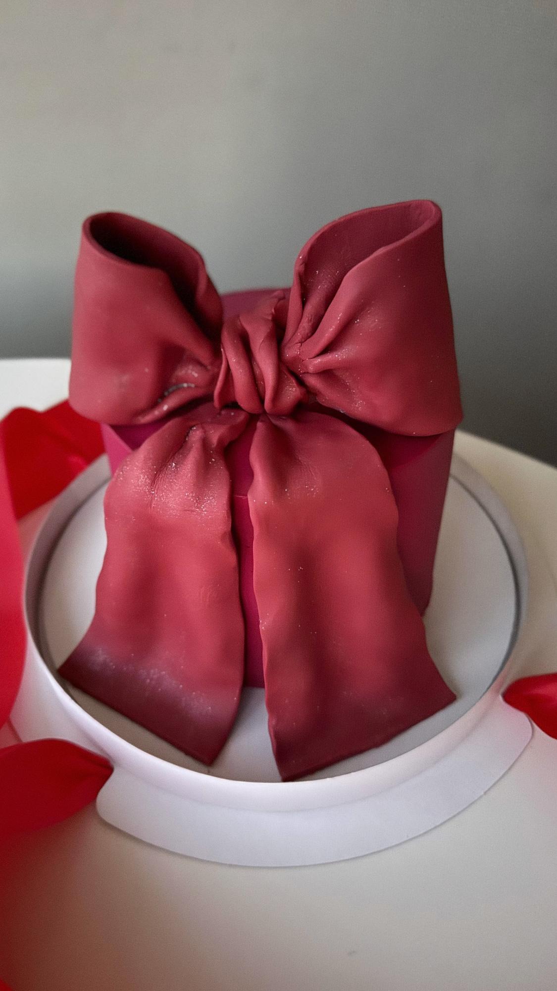 Объемный бант из мастики