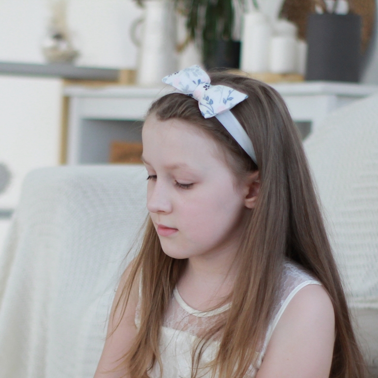 Повязка на голову "Мягкий бант" веточки