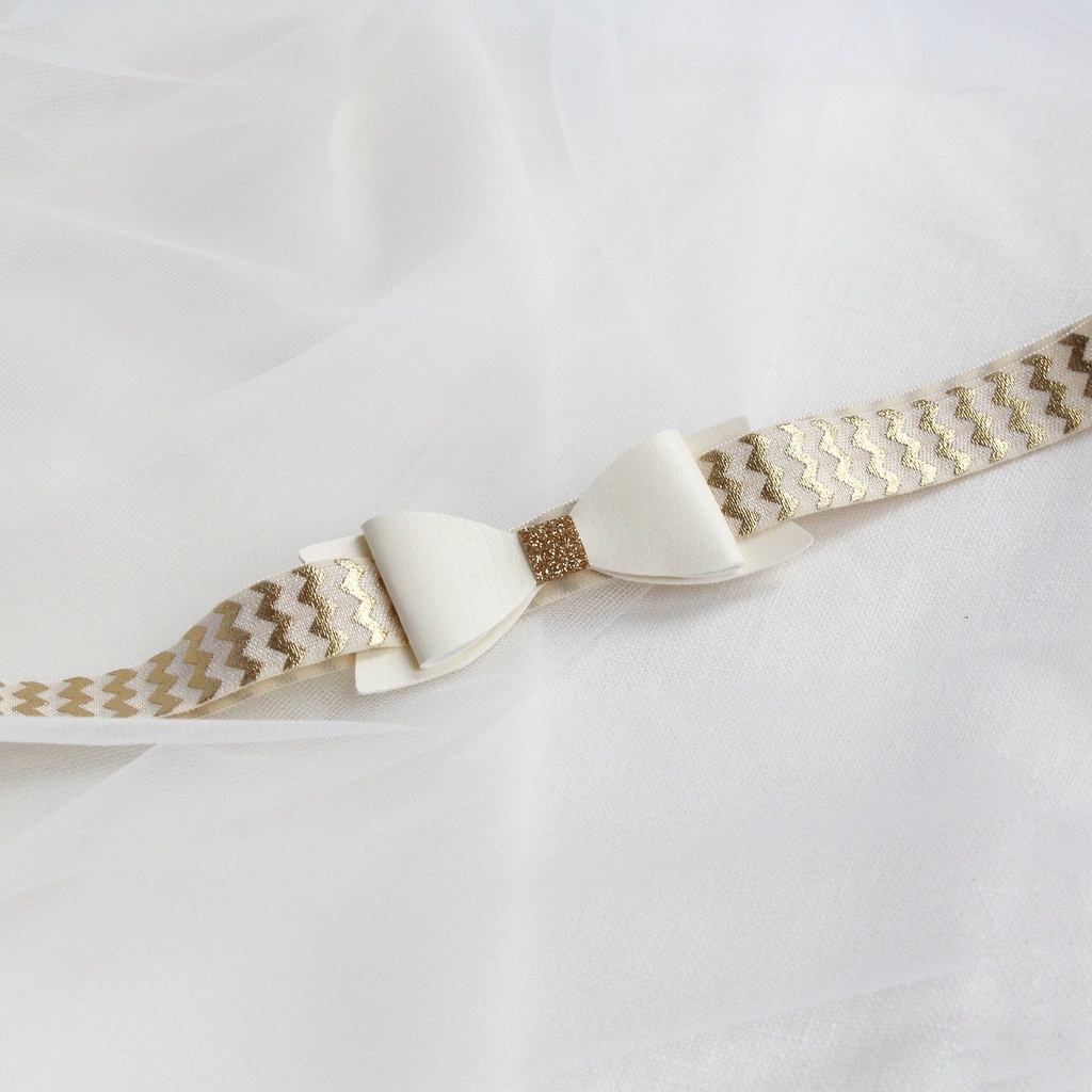 Повязка на голову "Бантик" бежевый на резиночке с золотым шевроном