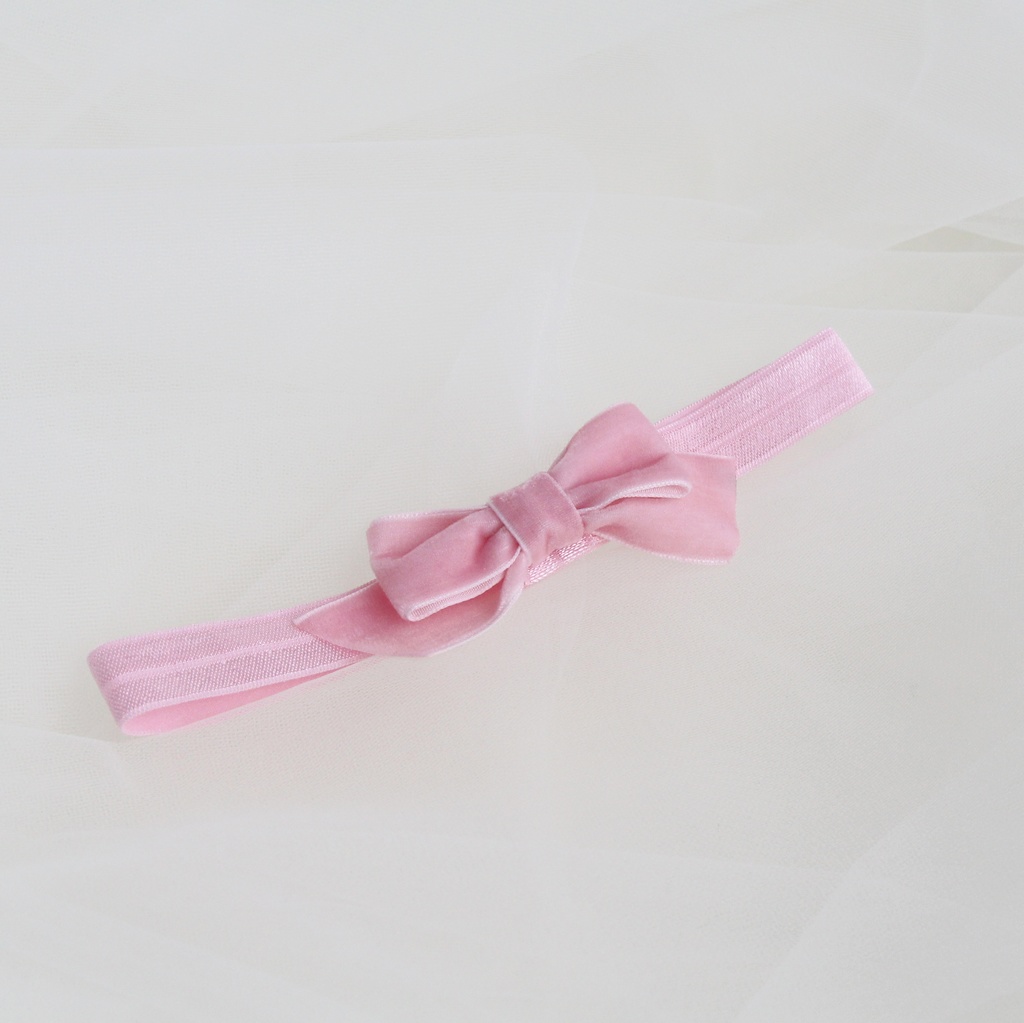 Повязка на голову "Бархатный бантик" на розовой резинке