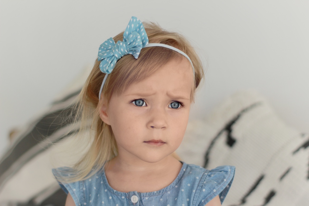 Повязка на голову "Хлопковый бант" голубой с капельками