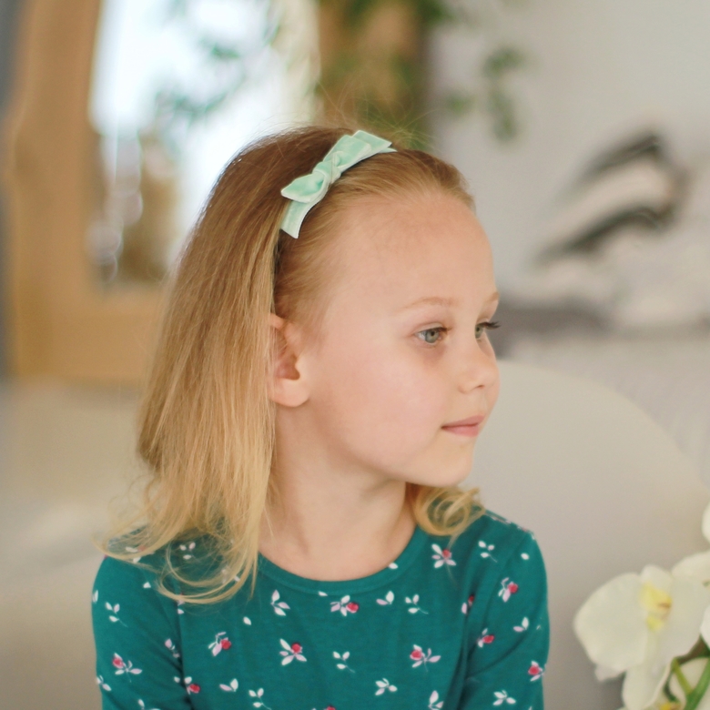 Повязка на голову "Бархатный бантик" ментоловый