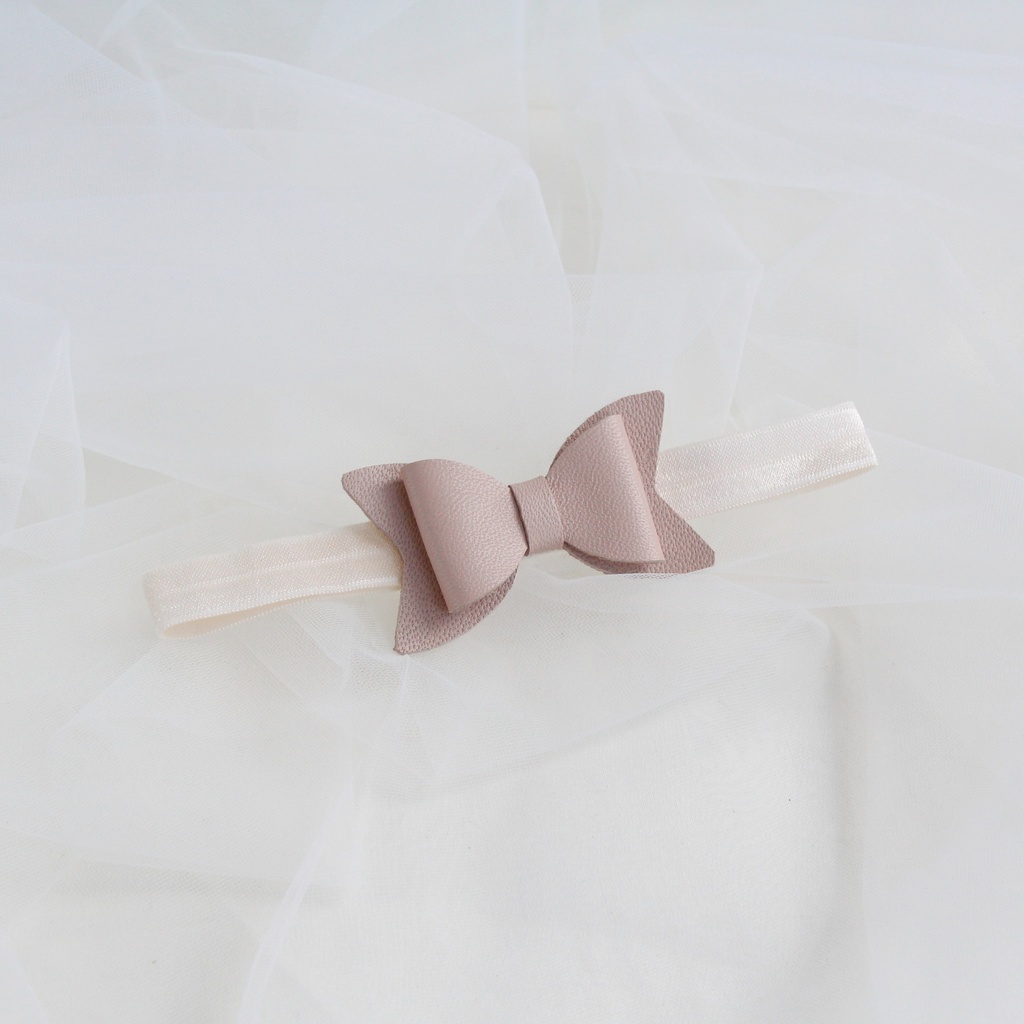 Повязка для волос "Кожаный бантик" цвет бежевый