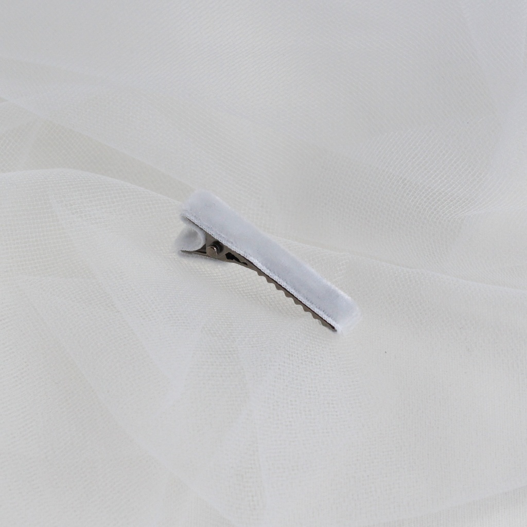 Заколка зажим "Бархатная" цвет белый