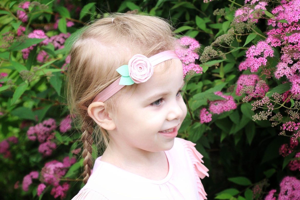 Повязка на голову "Фетровая розочка" цвет светло-розовый"