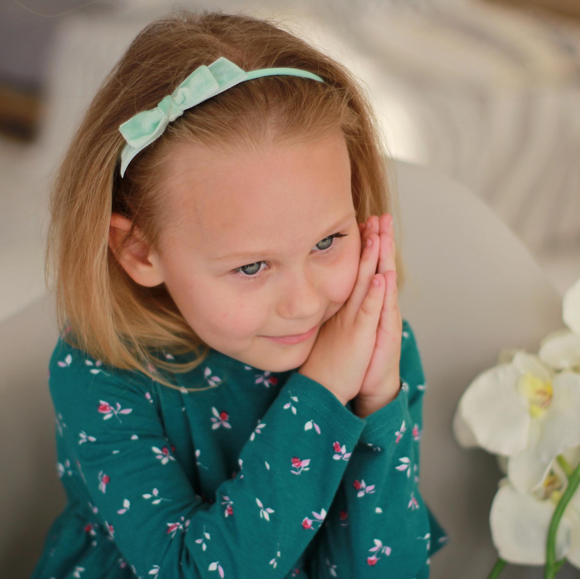Повязка на голову "Бархатный бантик" мятный