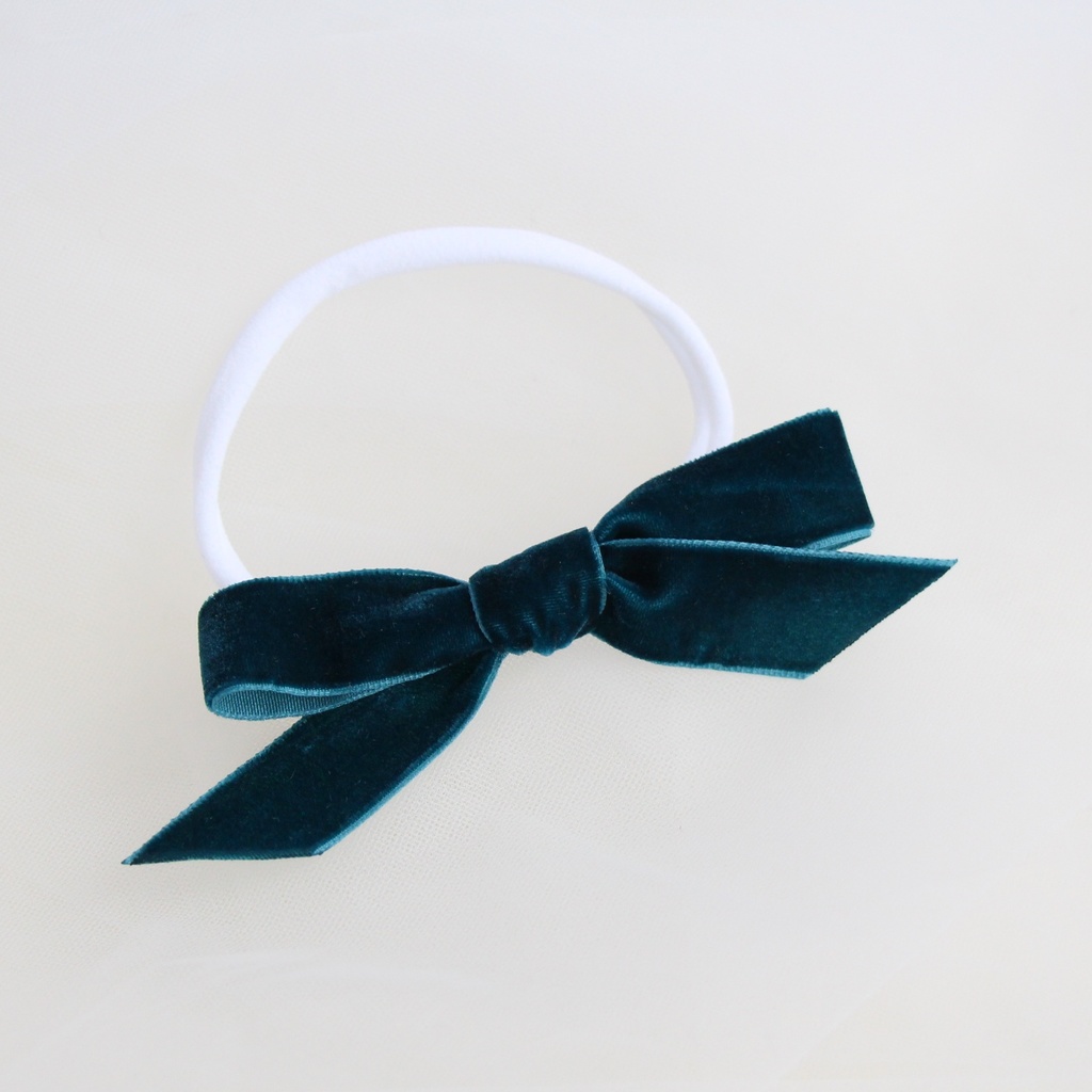 Повязка на голову "Бархатный бантик" изумрудный