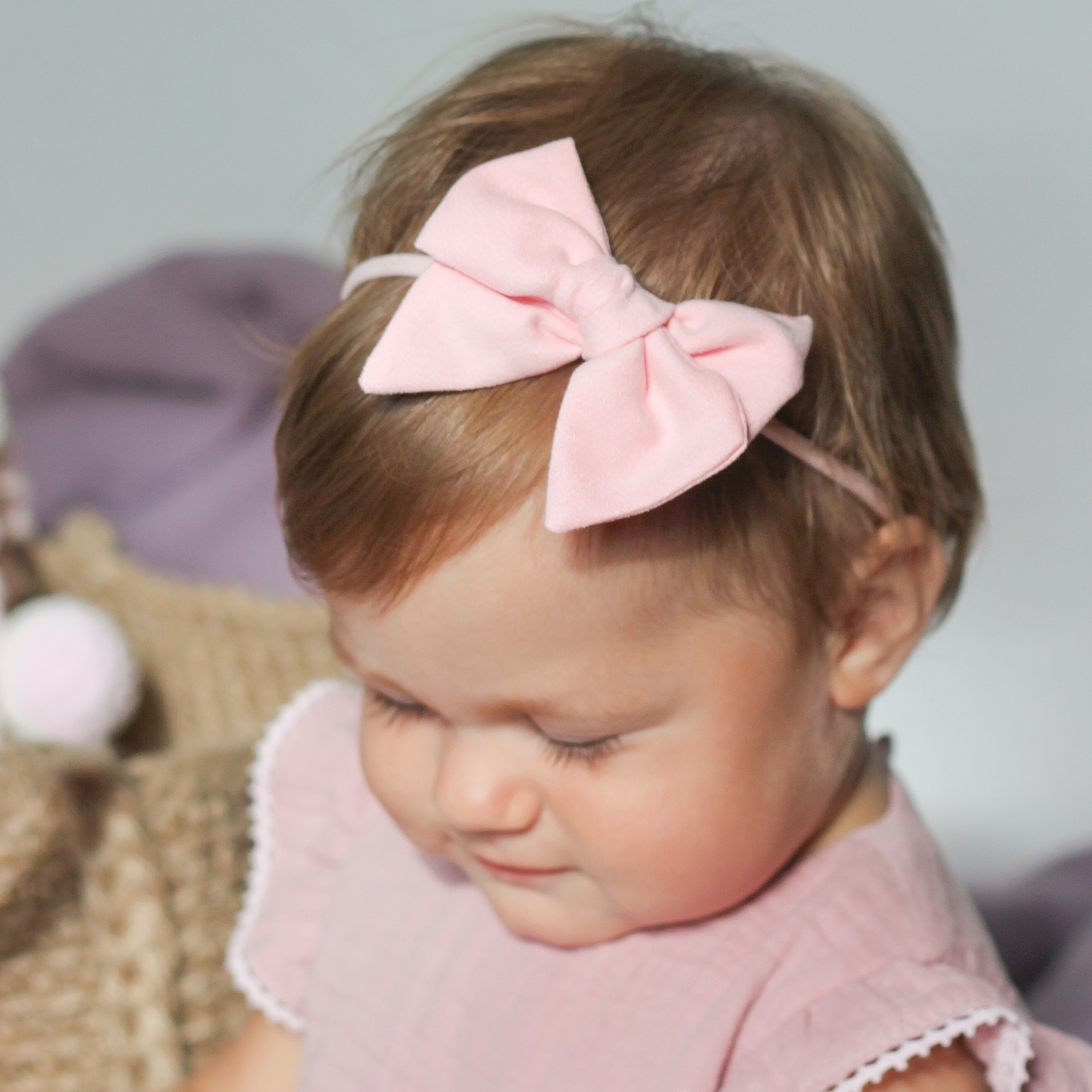 Повязка на голову "Замшевый бантик" цвет щербет