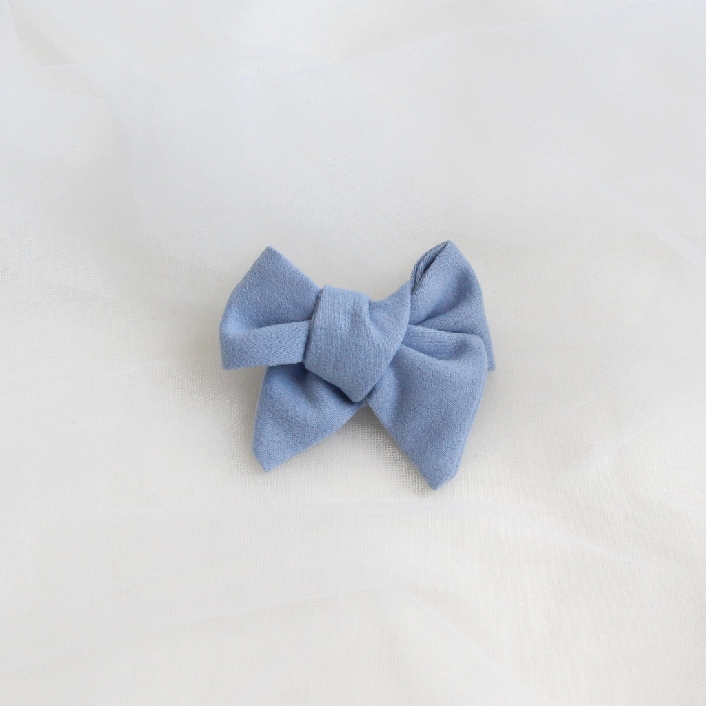 Набор заколок-зажимов "Замшевые бантики" голубой