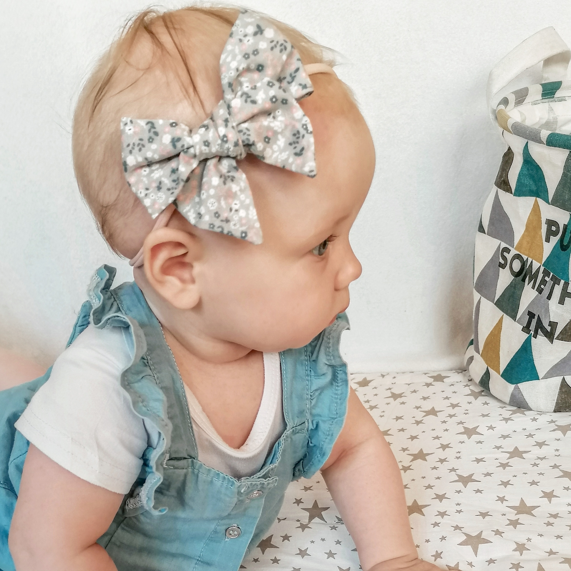 Повязка на голову "Хлопковый бант" серый с мелкими цветами