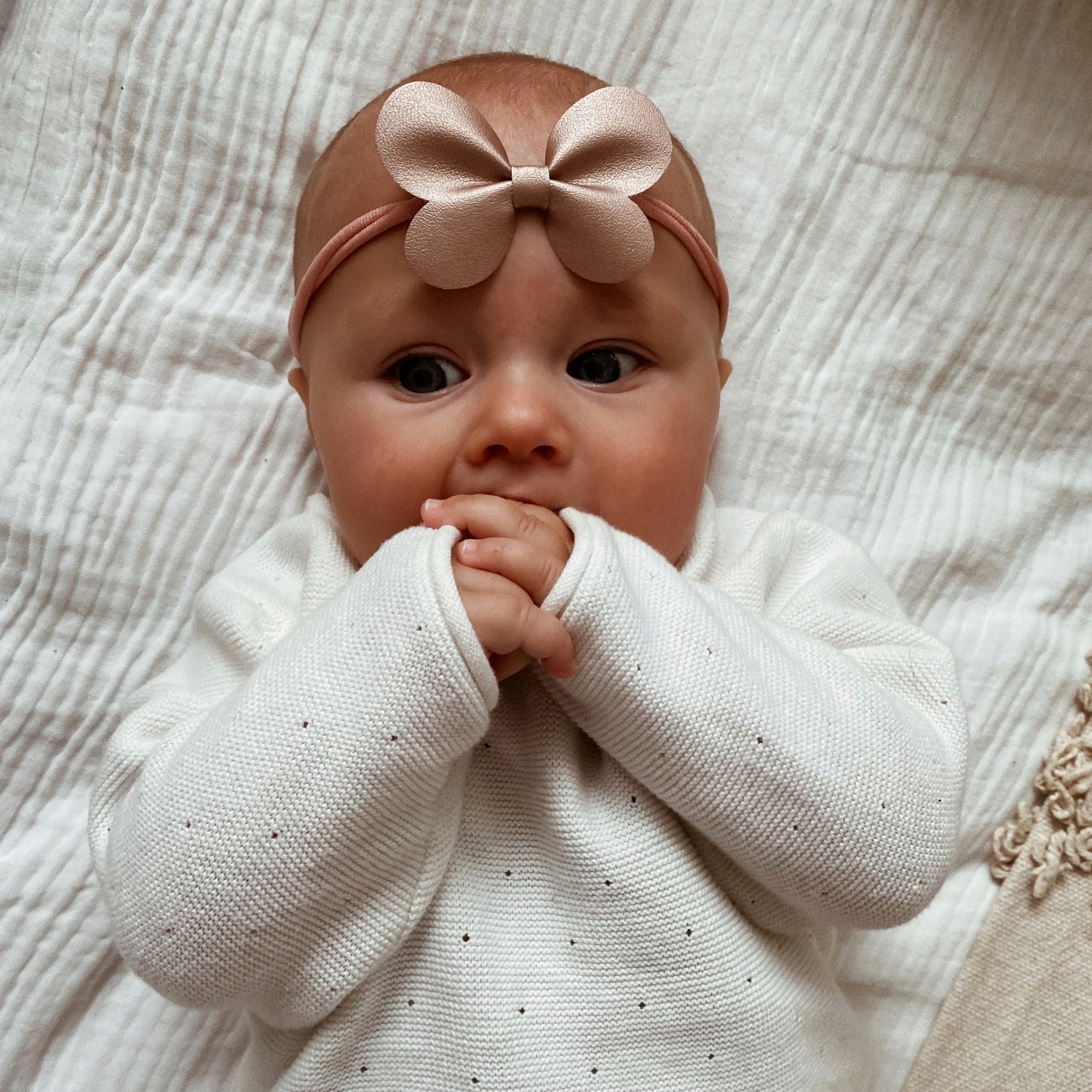 Повязка на голову "Бантик-бабочка" розовое золото