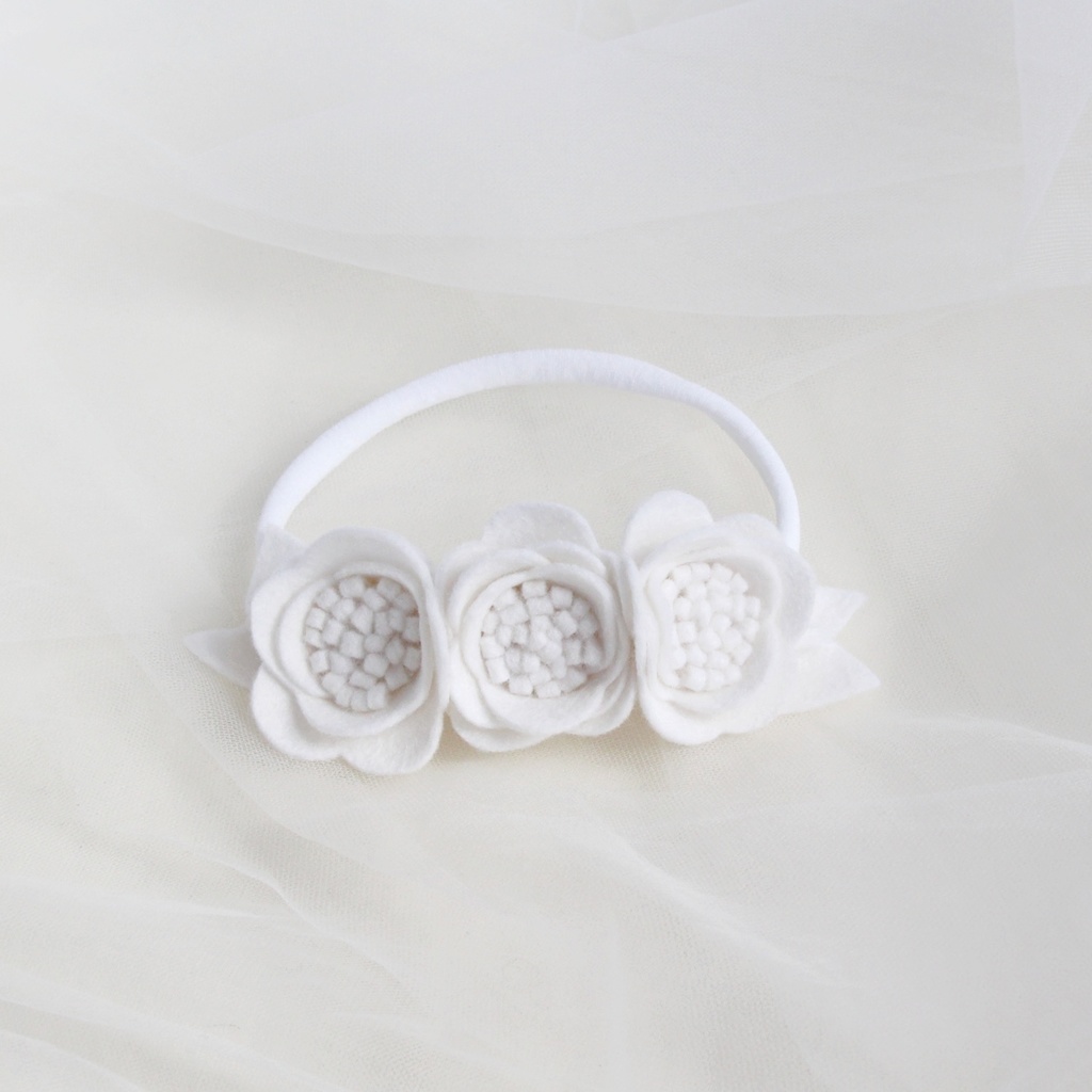 Повязка на голову "Фетровые цветы" белый