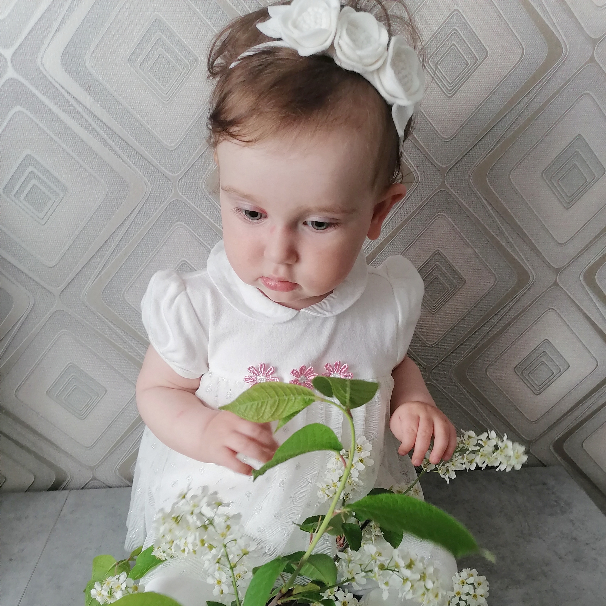 Повязка на голову "Фетровые цветы" белый