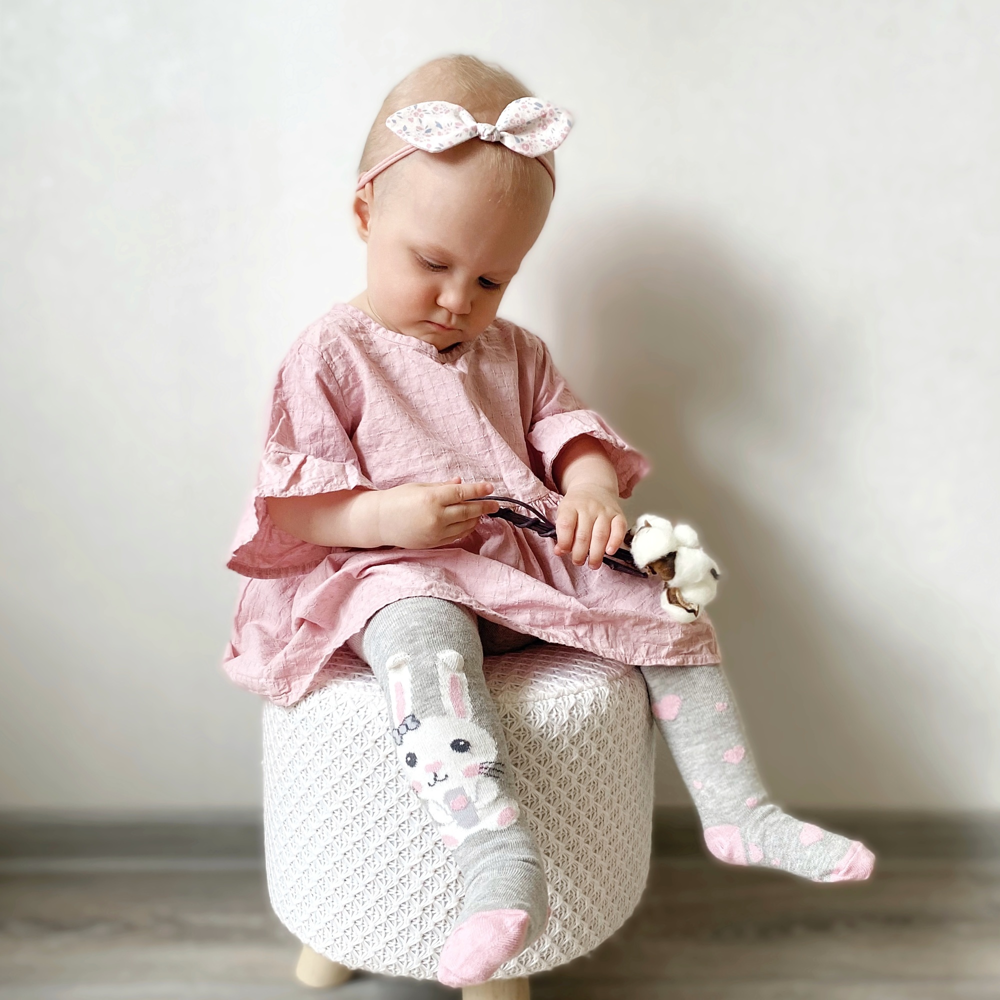 Повязка на голову "Солоха" белый с розовыми цветами