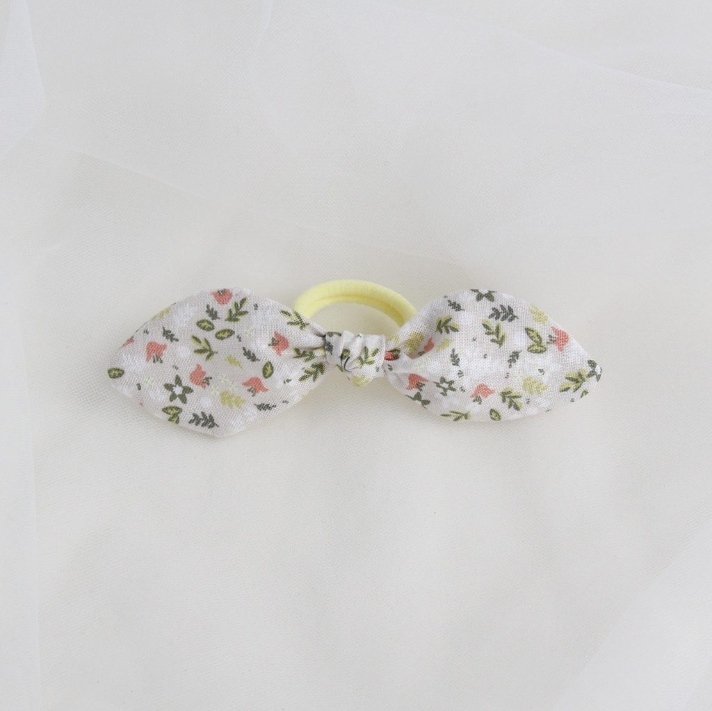 Резинка "Солоха" бежевая с мелкими цветами