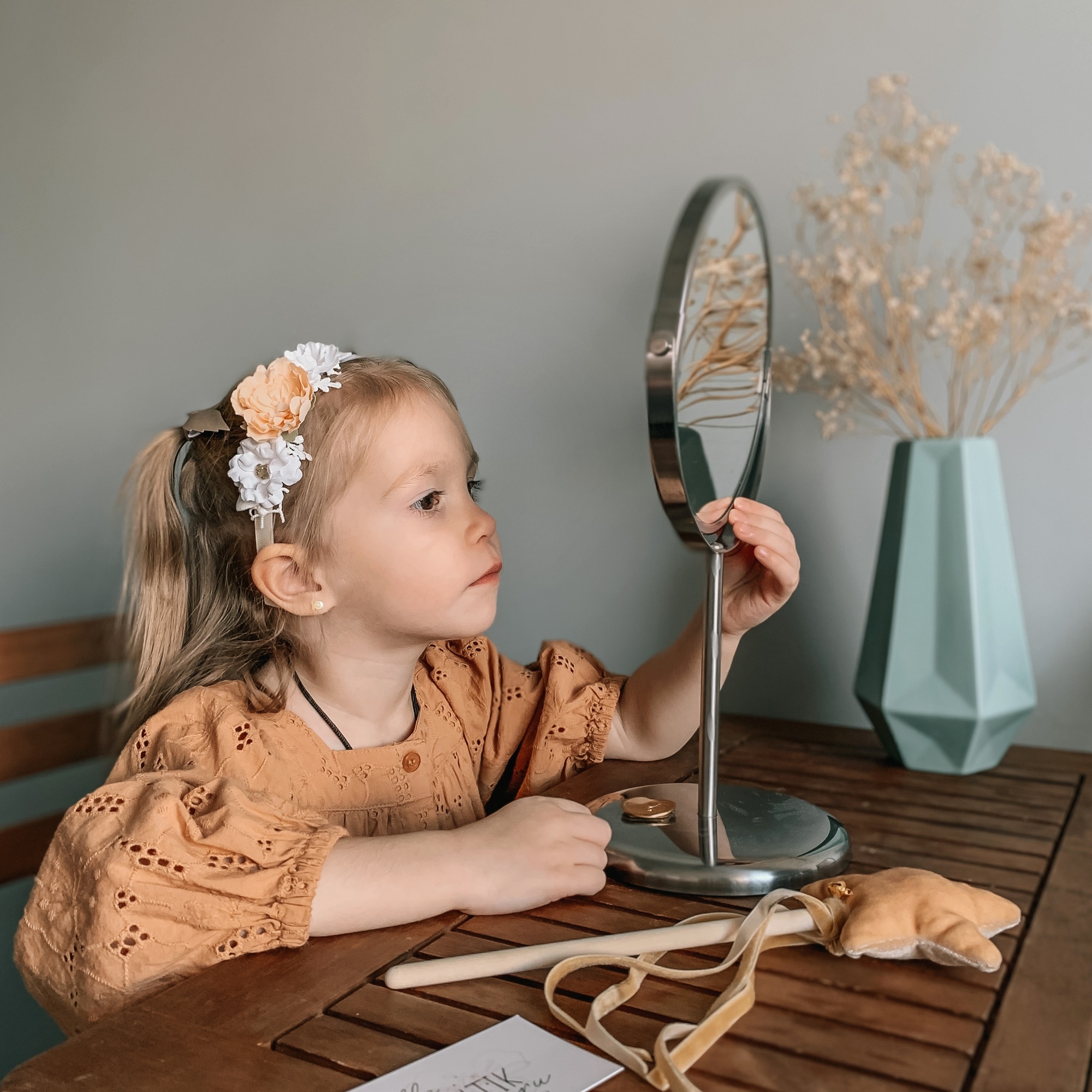 Ободок "Нежные цветы" оранжевый