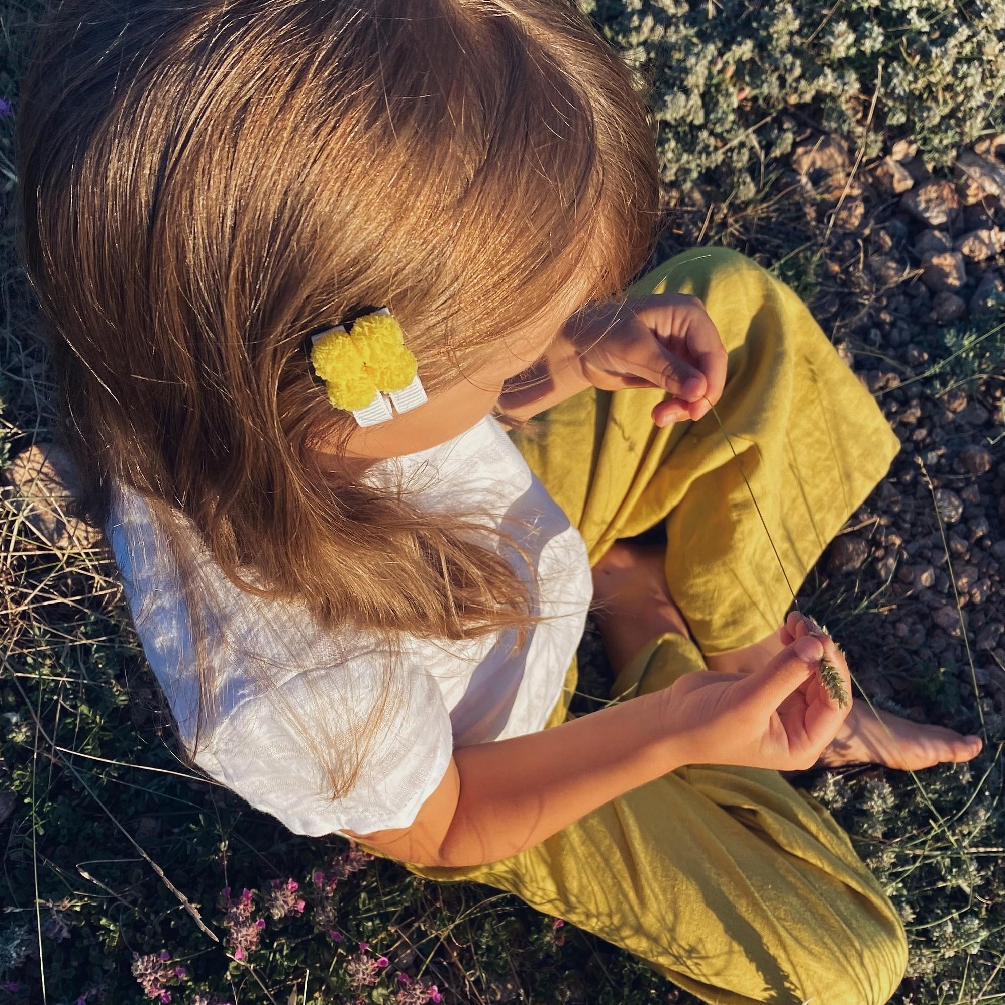 Заколка-зажим "Помпоны" желтый