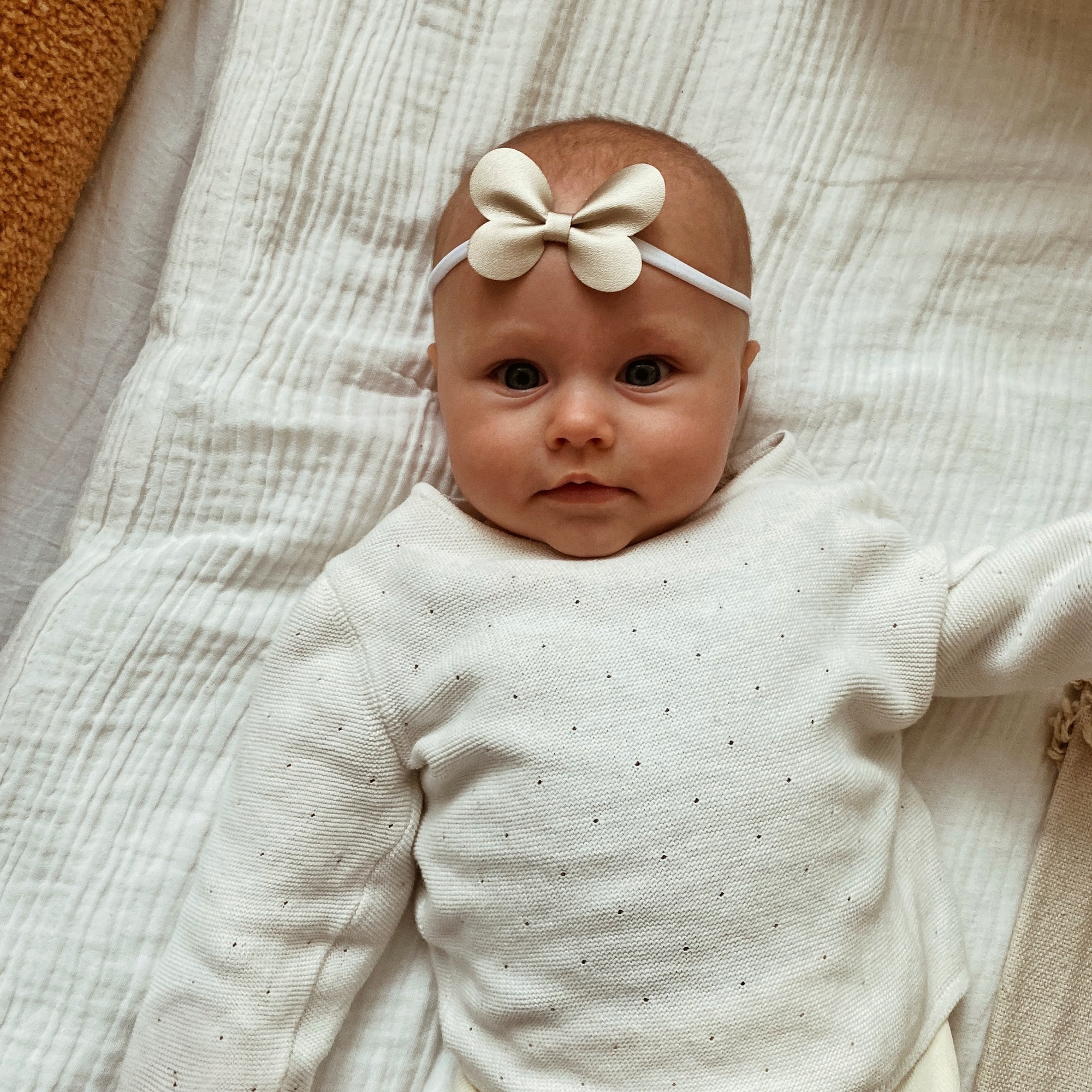 Повязка на голову "Бантик-бабочка" золотой