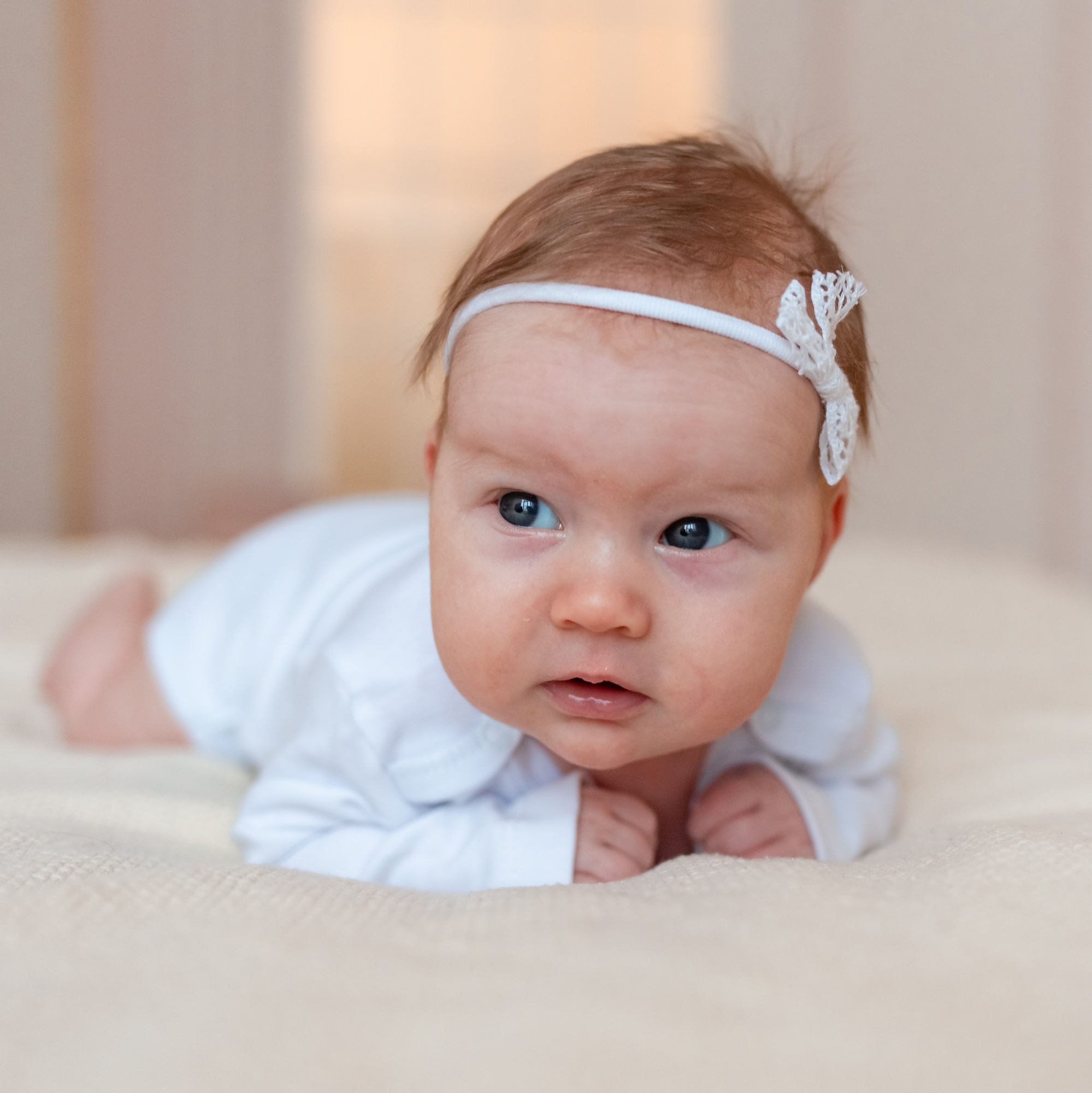 Повязка на голову "Кружевной бантик" белый