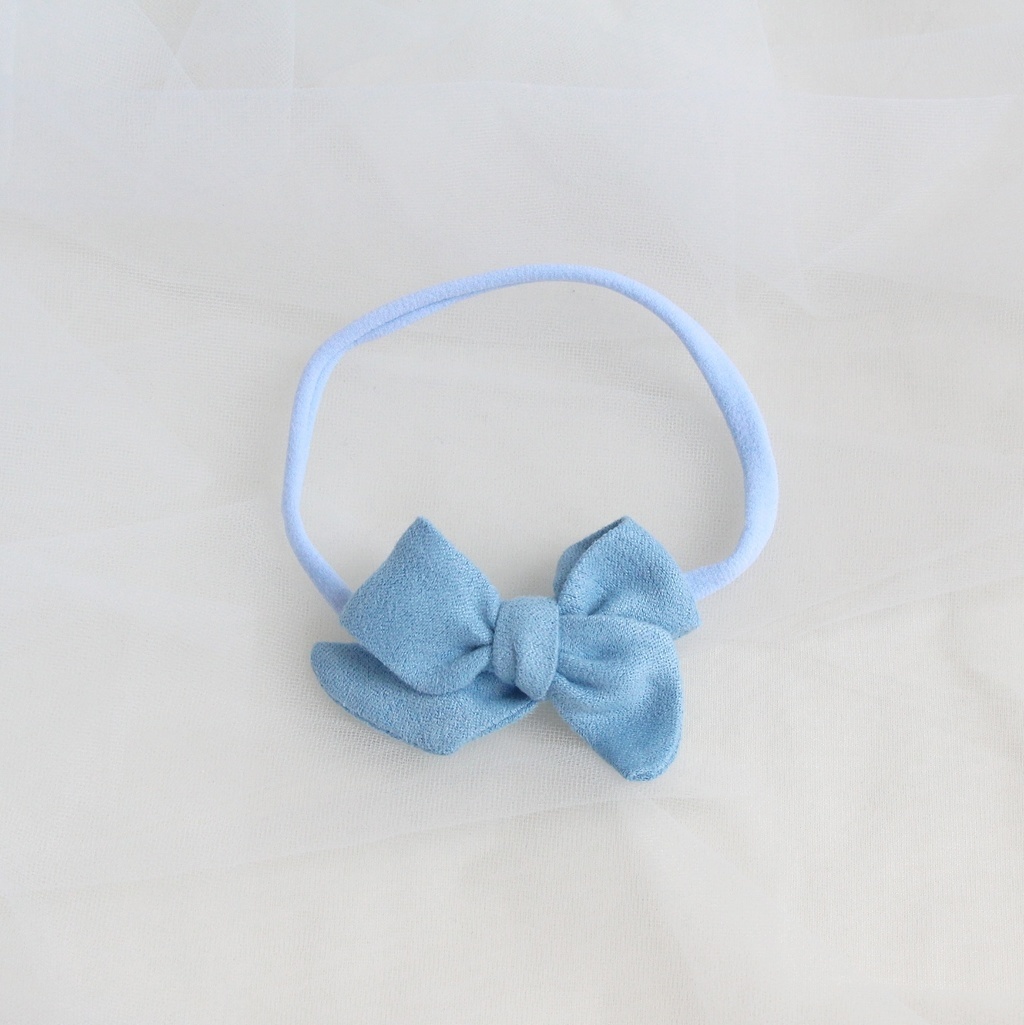 Повязка на голову "Замшевый бантик" голубой